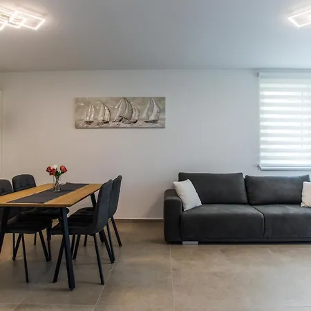Linett Apartment